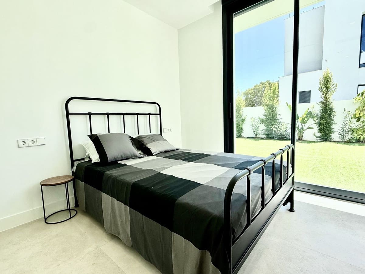 6 bedroom Villa for sale in New Golden Mile with pool garage - € 1,950,000 (Ref: 10147523)