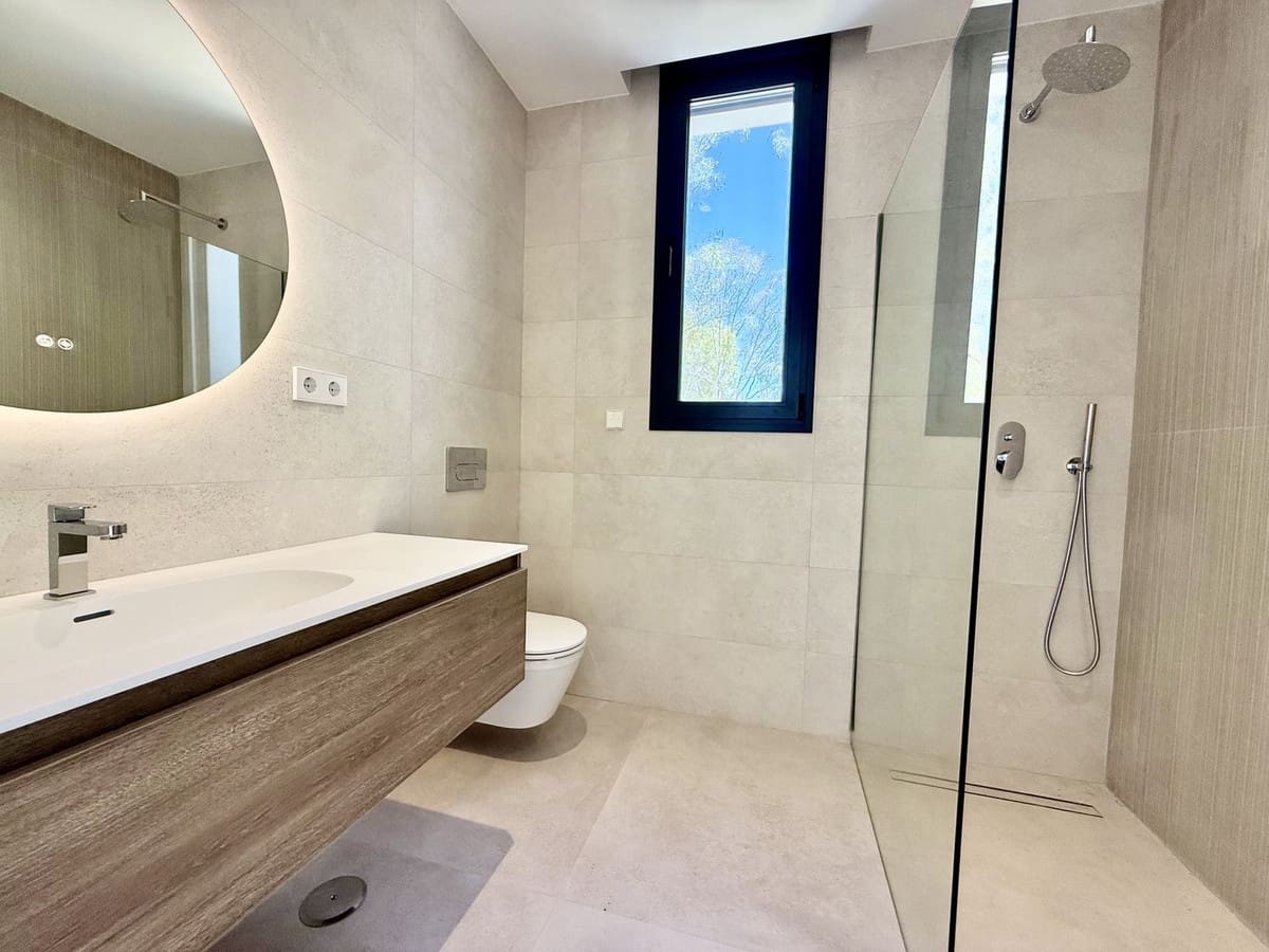 6 bedroom Villa for sale in New Golden Mile with pool garage - € 1,950,000 (Ref: 10147523)