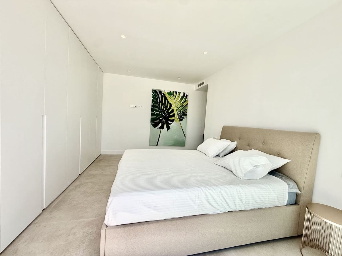 6 bedroom Villa for sale in New Golden Mile with pool garage - € 1,950,000 (Ref: 10147523)