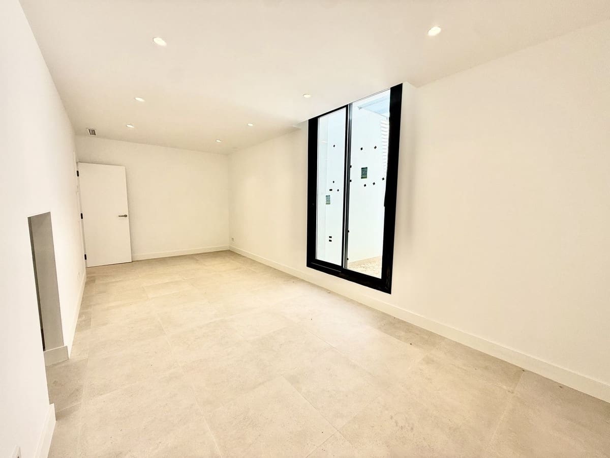 6 bedroom Villa for sale in New Golden Mile with pool garage - € 1,950,000 (Ref: 10147523)