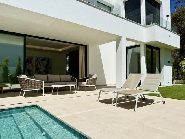 6 bedroom Villa for sale in Nueva Atalaya, Estepona with pool garage - € 1,950,000 (Ref: 10147523)