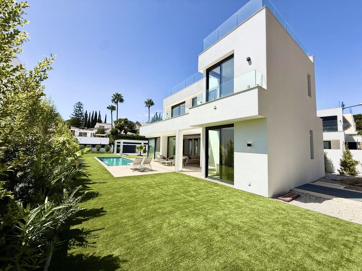 6 bedroom Villa for sale in New Golden Mile with pool garage - € 1,950,000 (Ref: 10147523)