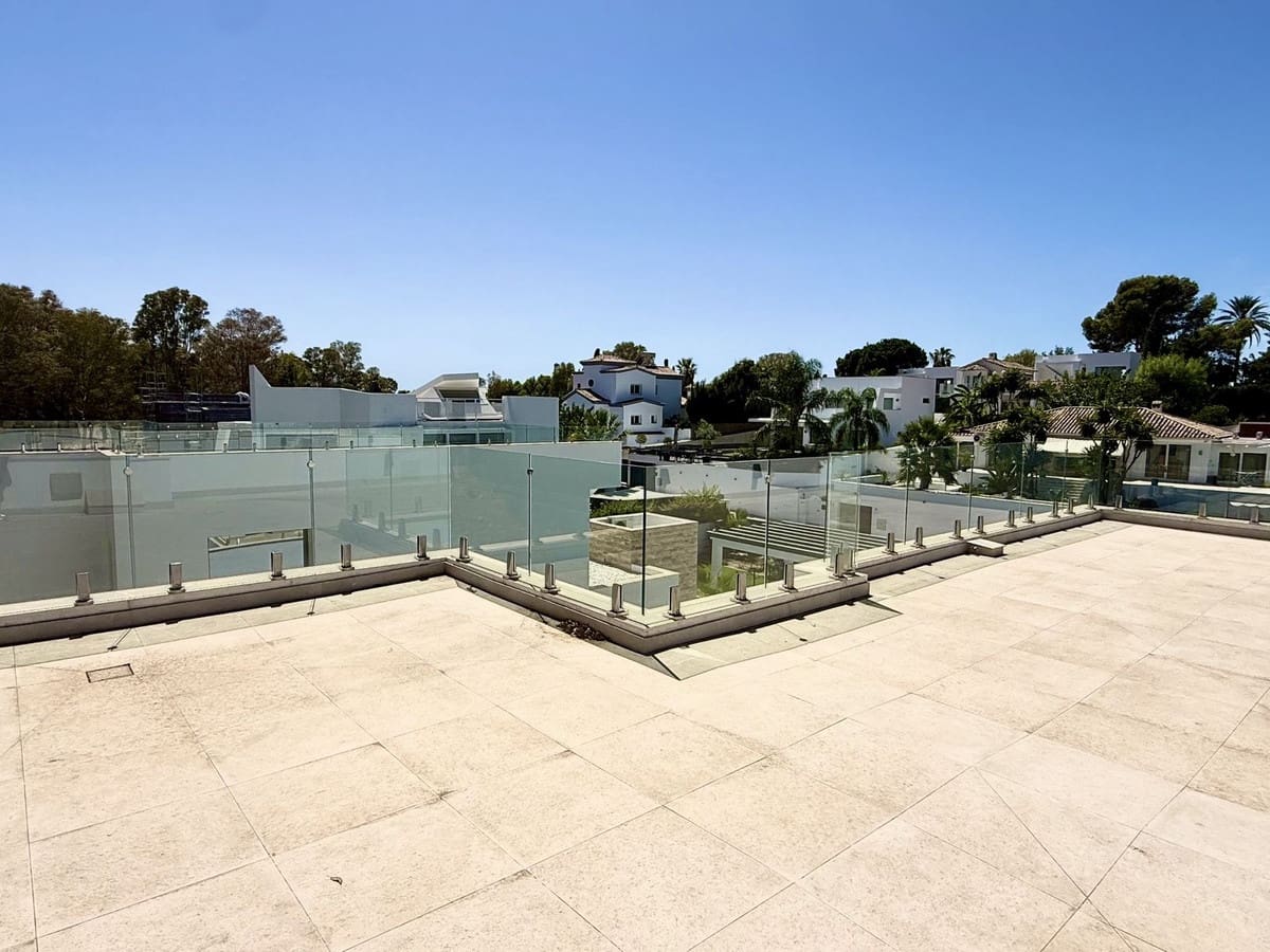 6 bedroom Villa for sale in New Golden Mile with pool garage - € 1,950,000 (Ref: 10147523)