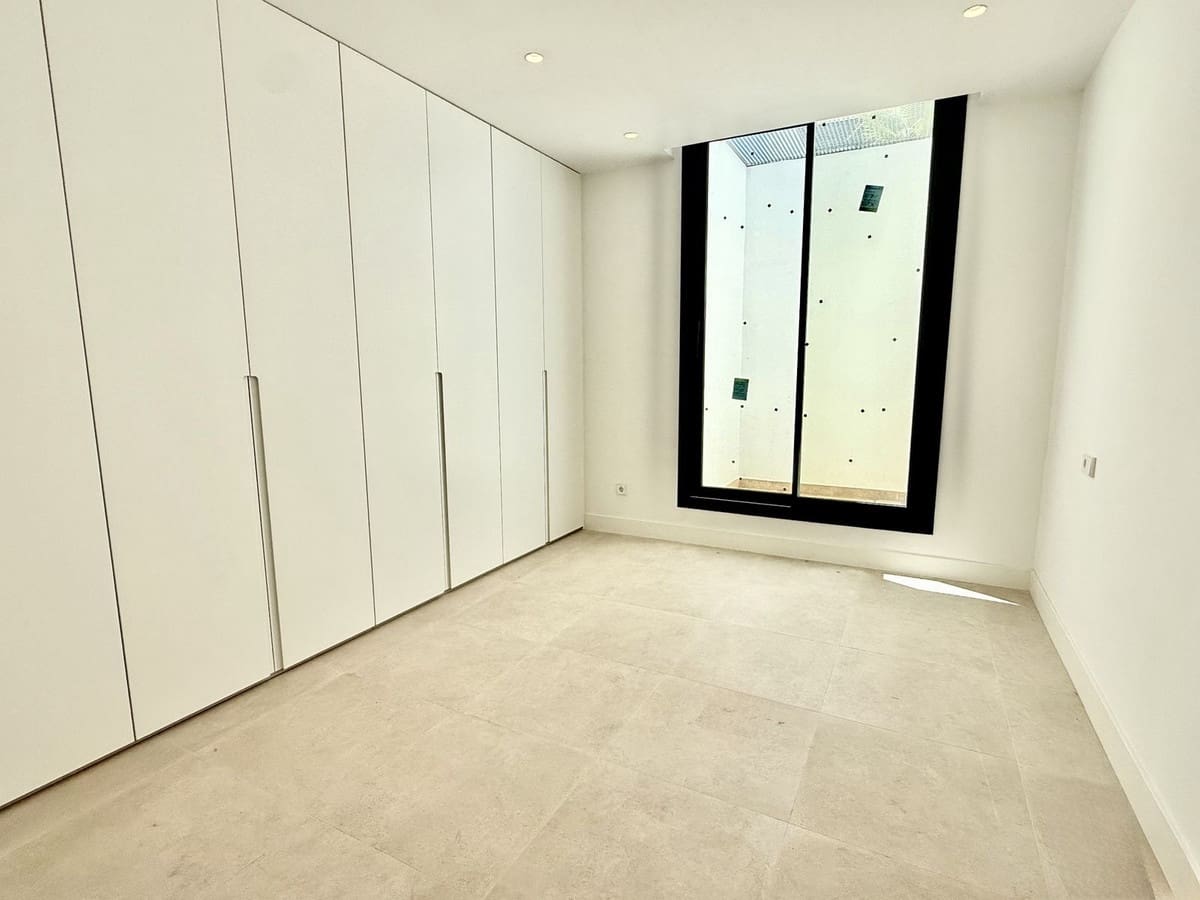 6 bedroom Villa for sale in New Golden Mile with pool garage - € 1,950,000 (Ref: 10147523)