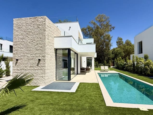 6 bedroom Villa for sale in Nueva Atalaya, Estepona with pool garage - € 1,950,000 (Ref: 10147523)