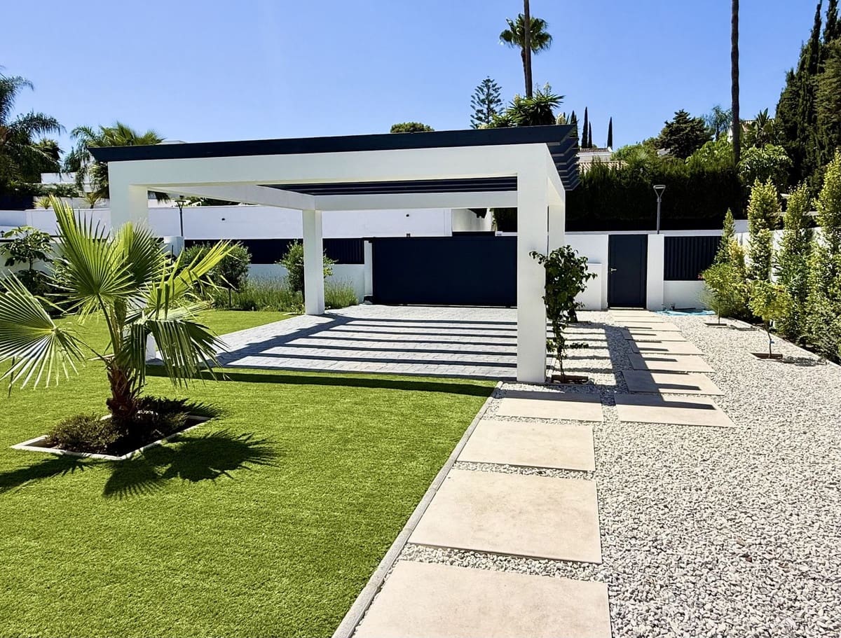 6 bedroom Villa for sale in New Golden Mile with pool garage - € 1,950,000 (Ref: 10147523)