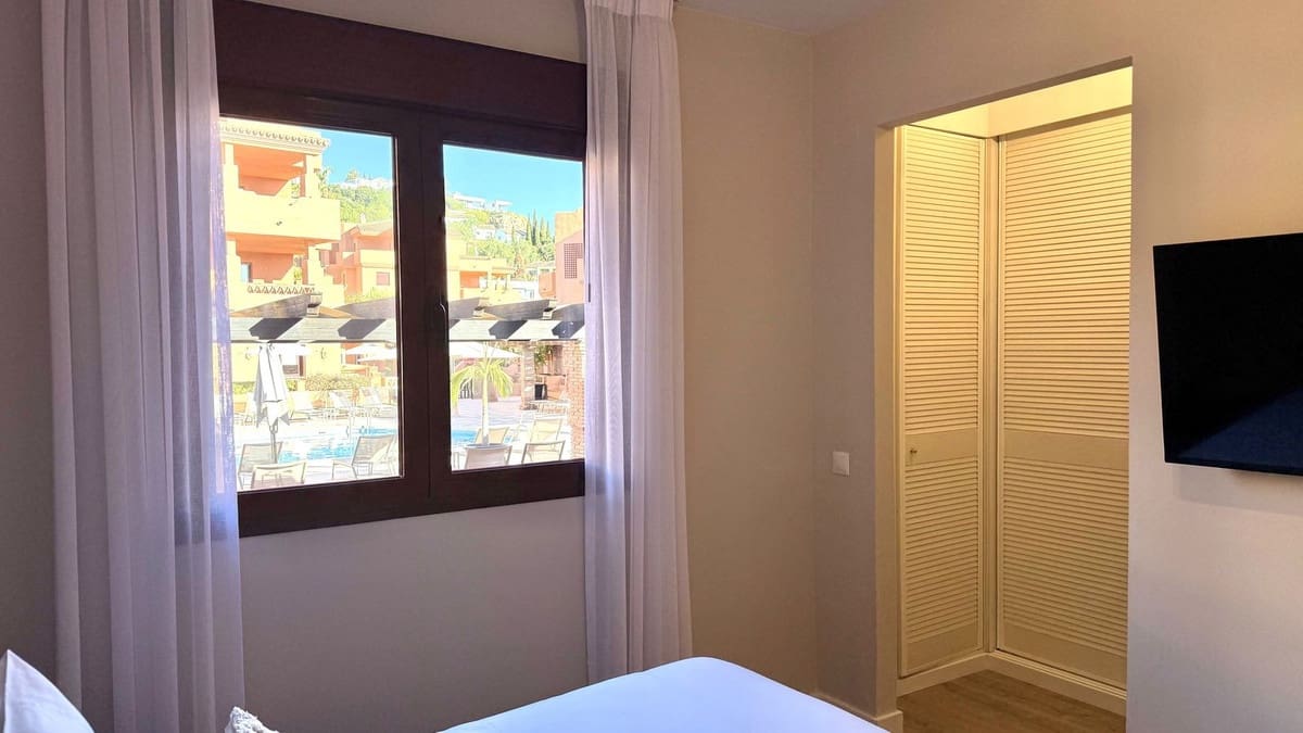 1 soverom Leilighet til salgs i Benahavis med svømmebasseng garasje - € 270 000 (Ref: 10147536)