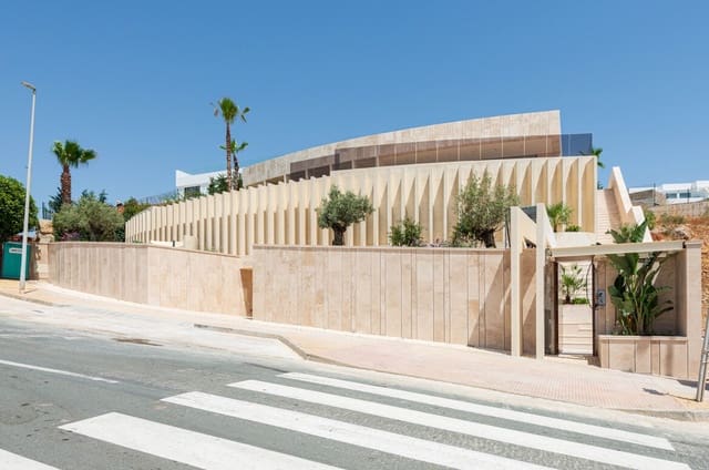 5 makuuhuone Huvila myytävänä paikassa Bahia de Casares, Casares mukana uima-altaan 
autotalli - 4 000 000 € (Ref: 10147670)