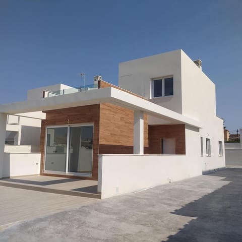 3 soverom Villa til salgs i Aguas Nuevas, Torrevieja med svømmebasseng garasje - € 640 000 (Ref: 10149218)