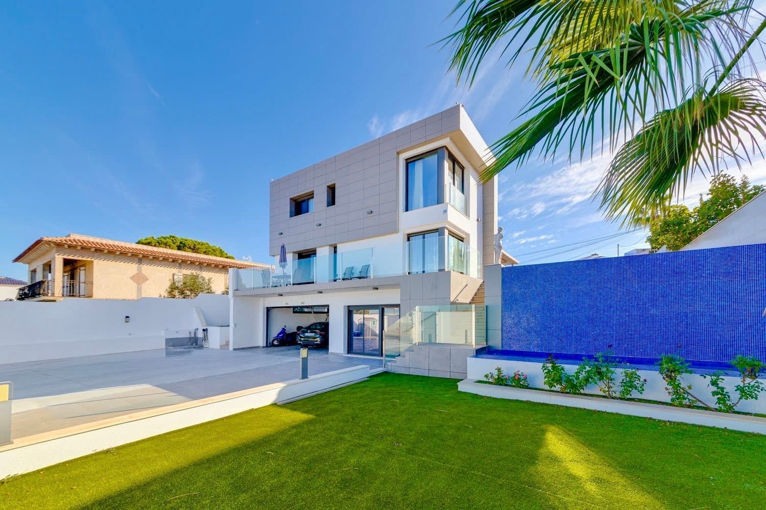 3 chambre Villa/Maison à vendre à Torrevieja avec piscine garage - 1 275 000 € (Ref: 10149233)