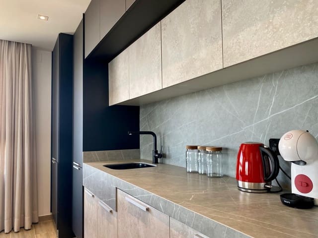 3 sypialnia Penthouse na sprzedaż w Punta Prima, Torrevieja z basenem garażem - 590 000 € (Ref: 10149244)