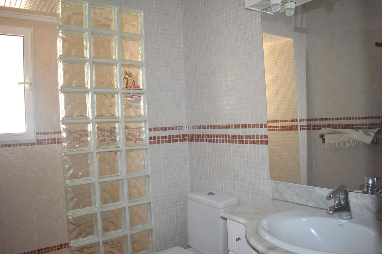 6 bedroom Villa for sale in Guardamar del Segura with garage - € 1,100,000 (Ref: 10149249)