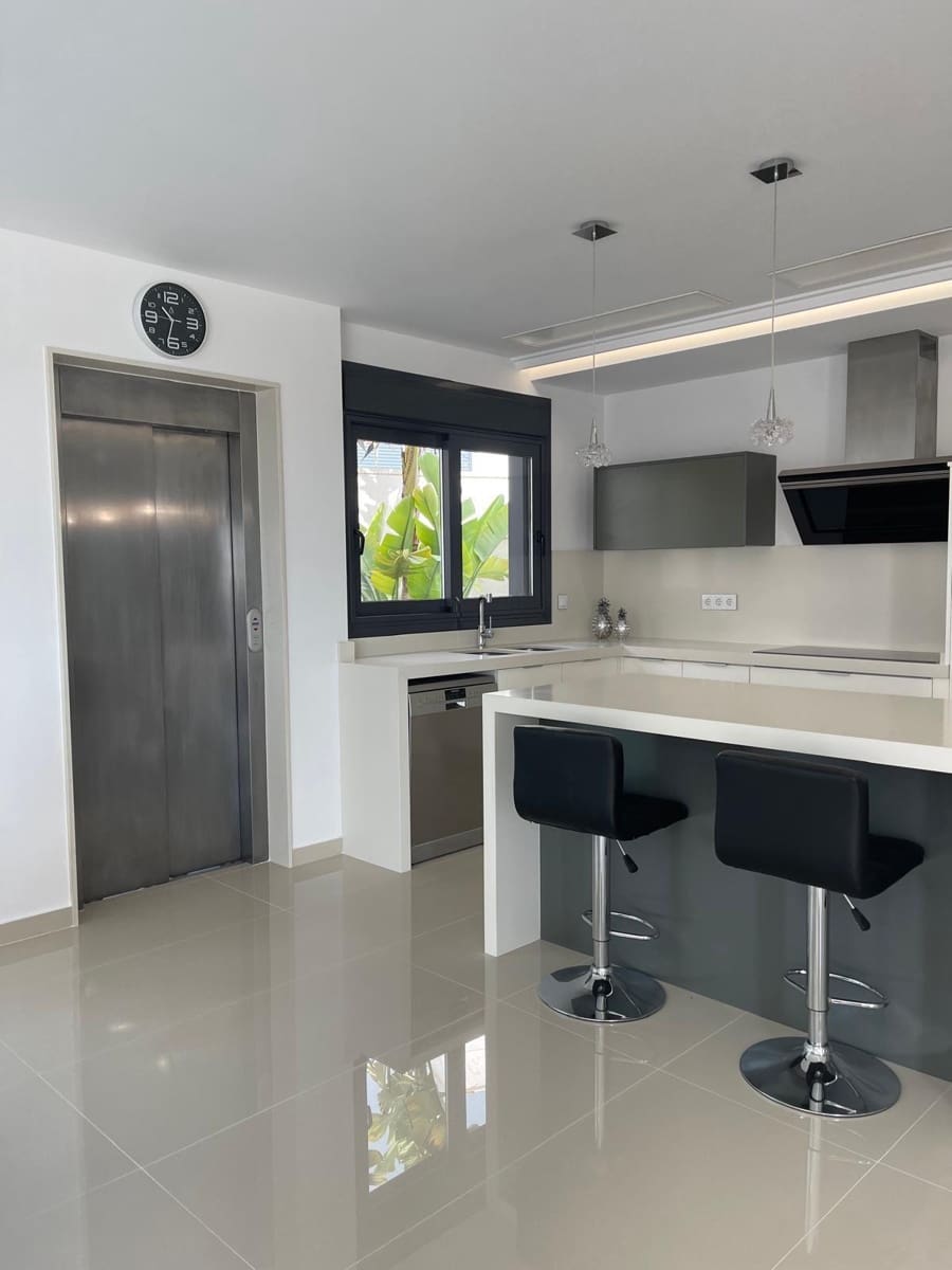 5 bedroom Villa for sale in San Miguel de Salinas with pool garage - € 995,000 (Ref: 10149251)