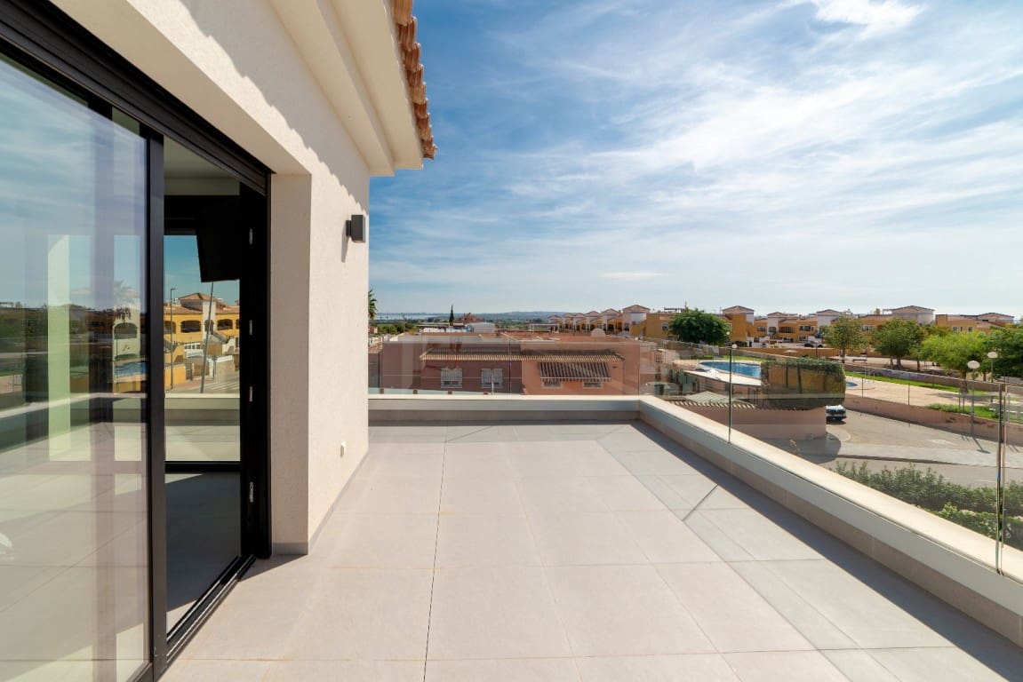 4 soveværelse Villa til salg i Los Montesinos med swimmingpool garage - € 1.250.000 (Ref: 10149258)