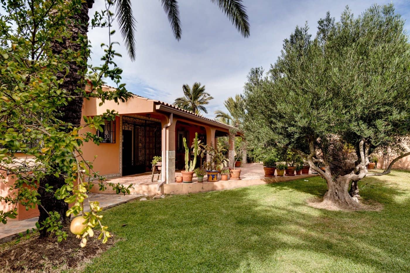 5 chambre Villa/Maison à vendre à San Luis avec piscine garage - 850 000 € (Ref: 10149269)
