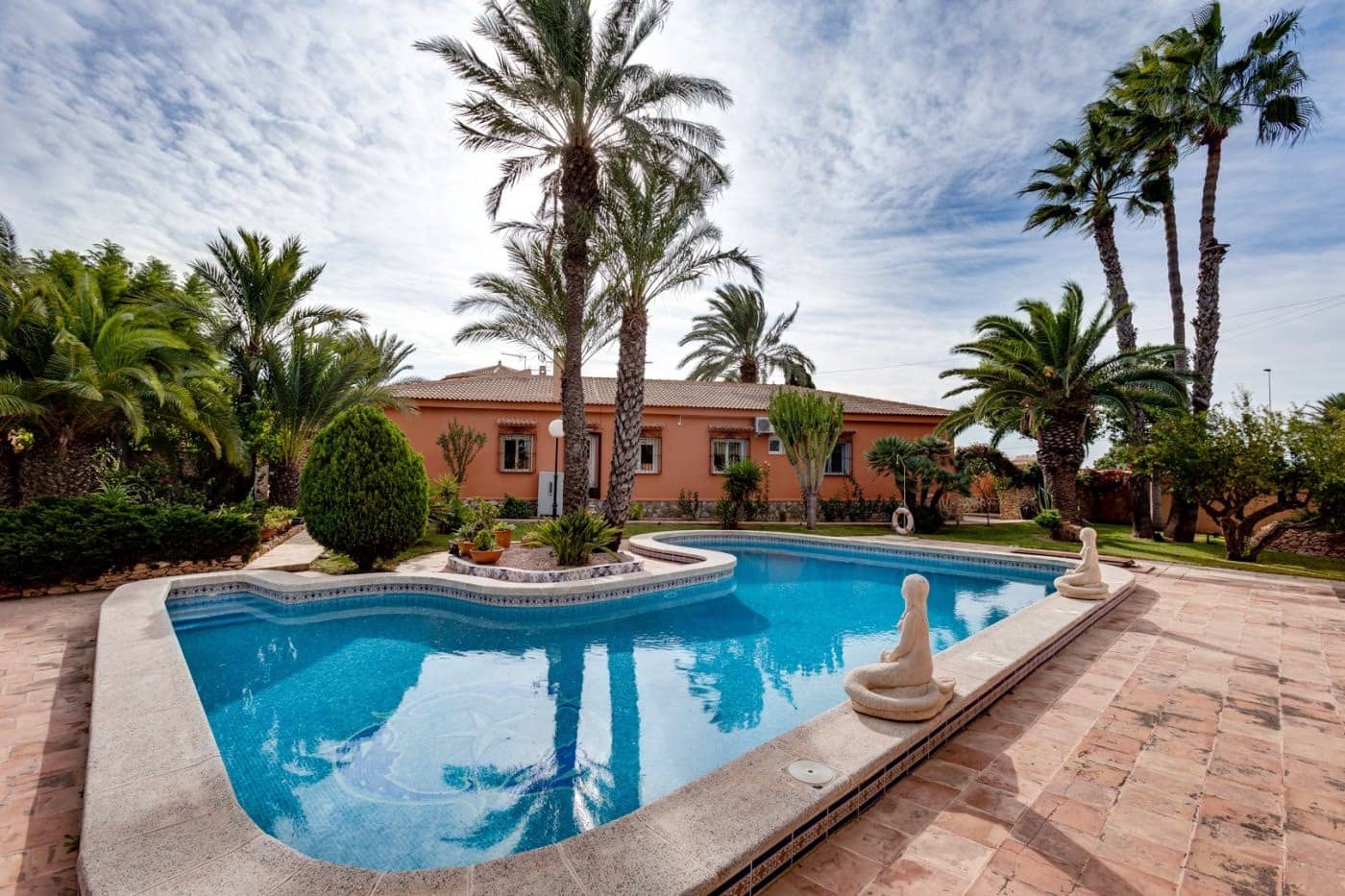 5 chambre Villa/Maison à vendre à San Luis avec piscine garage - 850 000 € (Ref: 10149269)