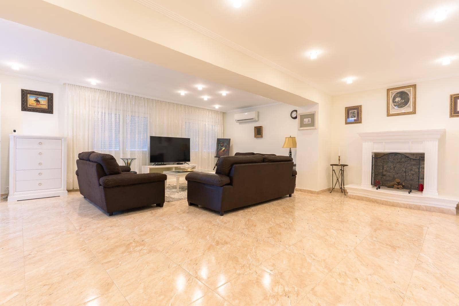 7 slaapkamer Villa te koop in Torrevieja met zwembad - € 930.000 (Ref: 10149273)