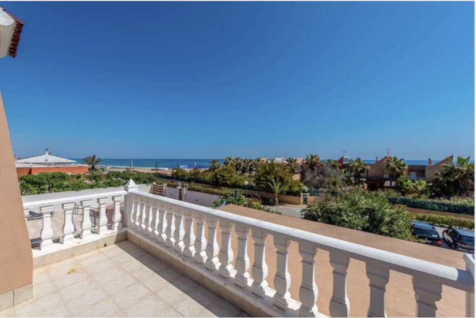 6 soverom Villa til salgs i Torrevieja med svømmebasseng garasje - € 1 000 000 (Ref: 10149276)