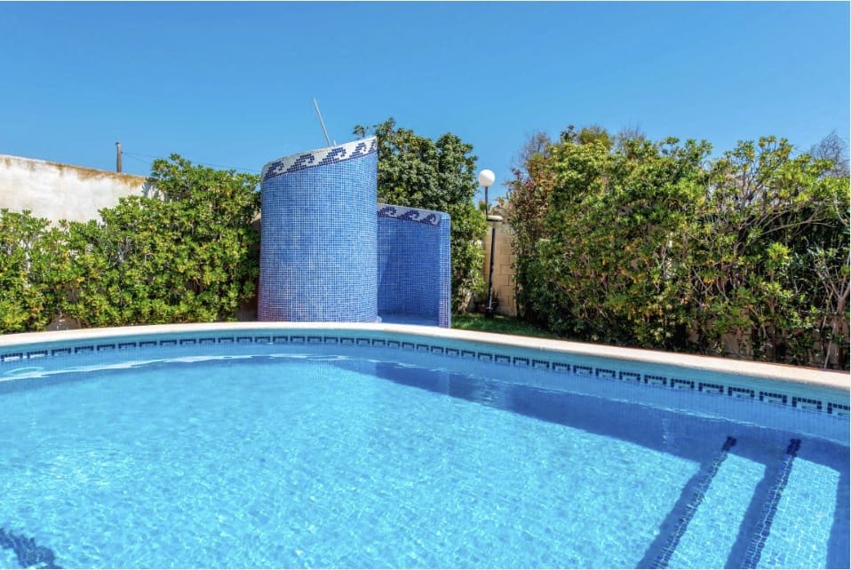 6 soverom Villa til salgs i Torrevieja med svømmebasseng garasje - € 1 000 000 (Ref: 10149276)