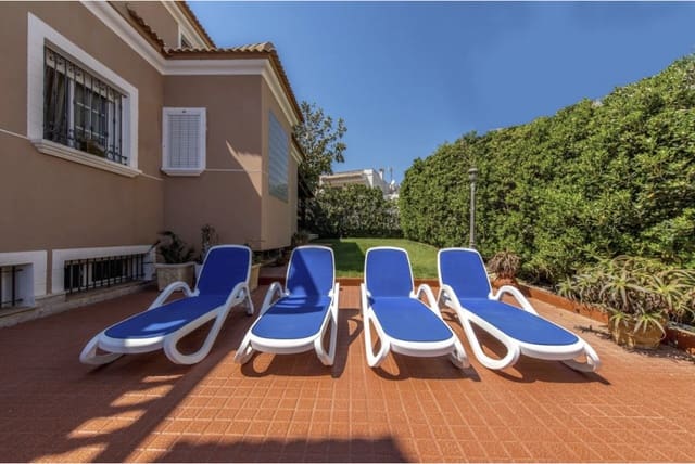 6 soverom Villa til salgs i El Chaparral - La Siesta - La Torreta, Torrevieja med svømmebasseng garasje - € 1 000 000 (Ref: 10149276)