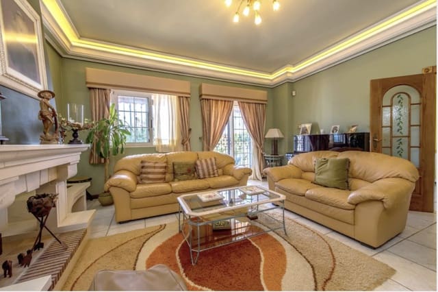 6 soverom Villa til salgs i El Chaparral - La Siesta - La Torreta, Torrevieja med svømmebasseng garasje - € 1 000 000 (Ref: 10149276)