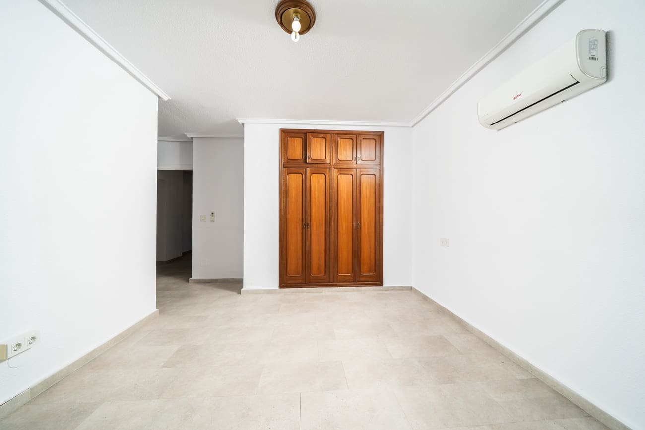 5 soveværelse Villa til salg i Torrevieja med swimmingpool garage - € 620.000 (Ref: 10149281)