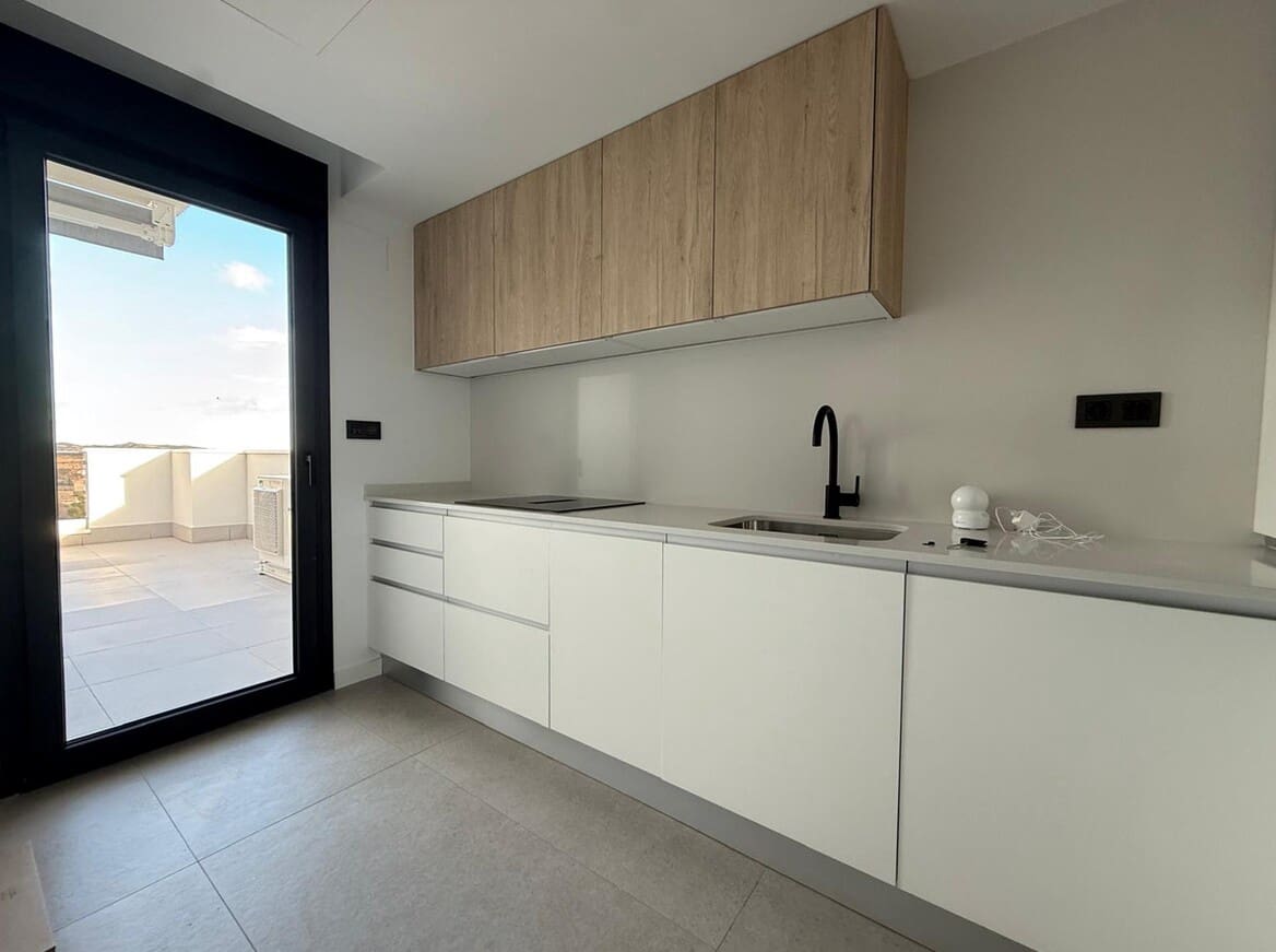 2 soveværelse Lejlighed til salg i Alicante by med swimmingpool garage - € 264.000 (Ref: 10149899)