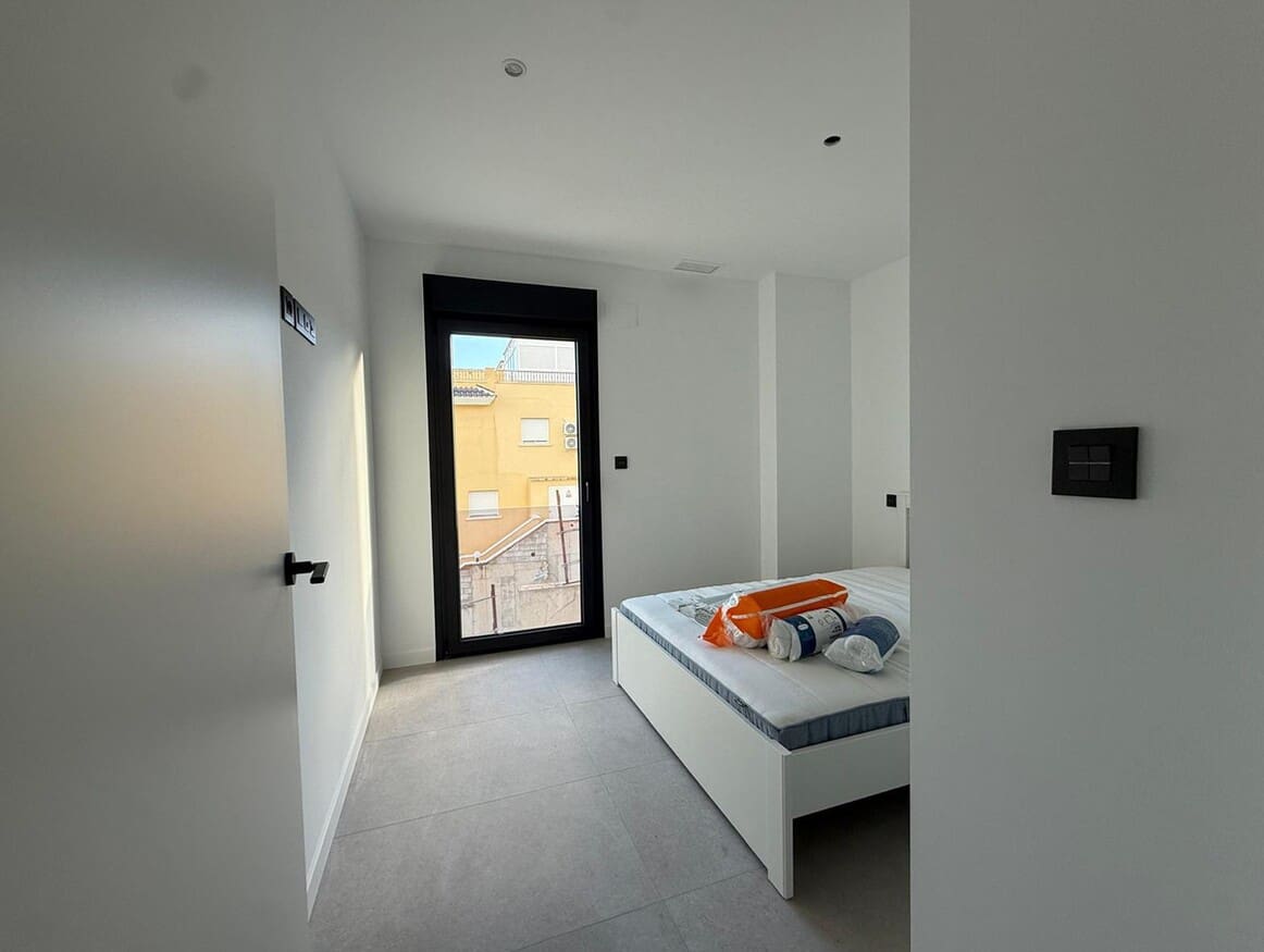 2 soveværelse Lejlighed til salg i Alicante by med swimmingpool garage - € 264.000 (Ref: 10149899)