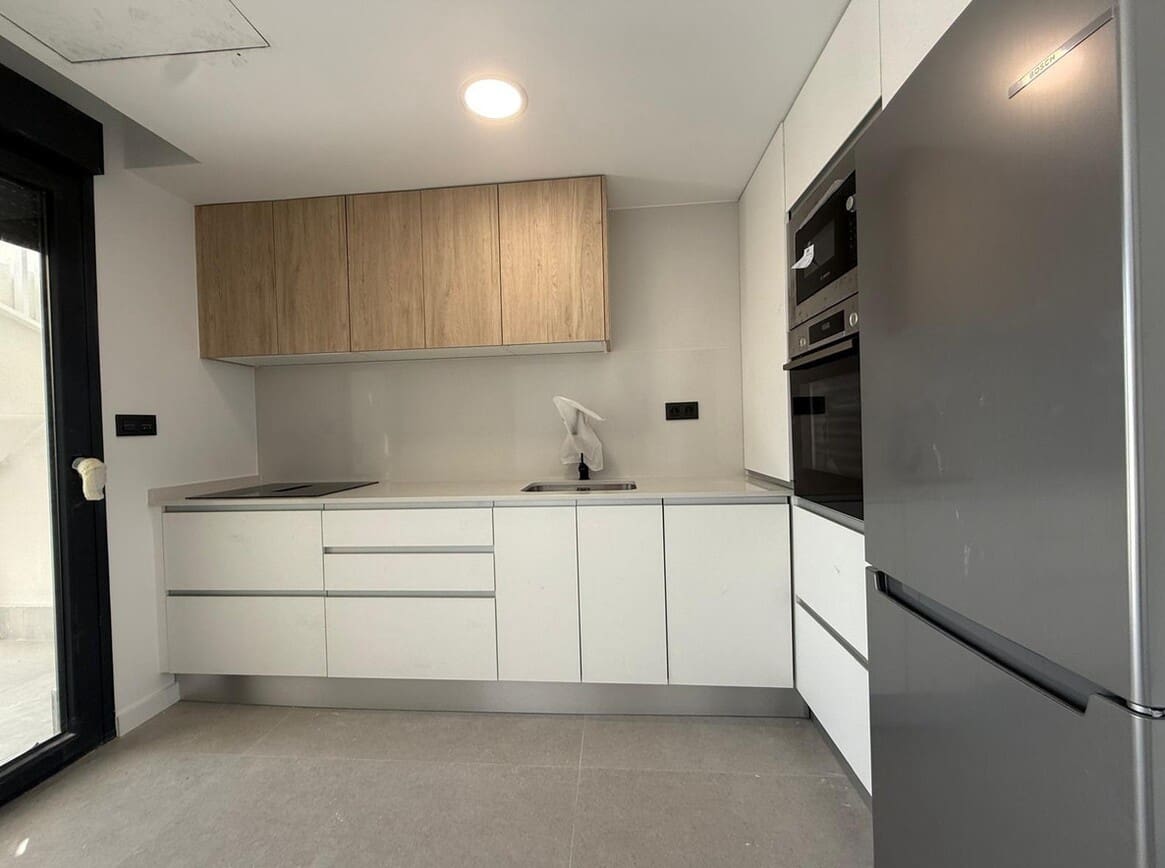 2 soveværelse Lejlighed til salg i Alicante by med swimmingpool garage - € 264.000 (Ref: 10149899)