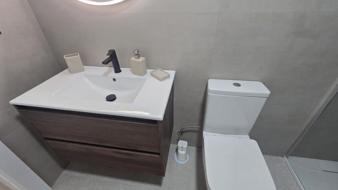 2 soveværelse Lejlighed til salg i Alicante by med swimmingpool garage - € 264.000 (Ref: 10149899)