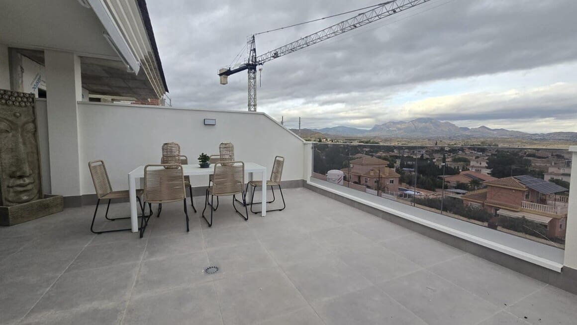 2 soveværelse Lejlighed til salg i Alicante by med swimmingpool garage - € 264.000 (Ref: 10149899)