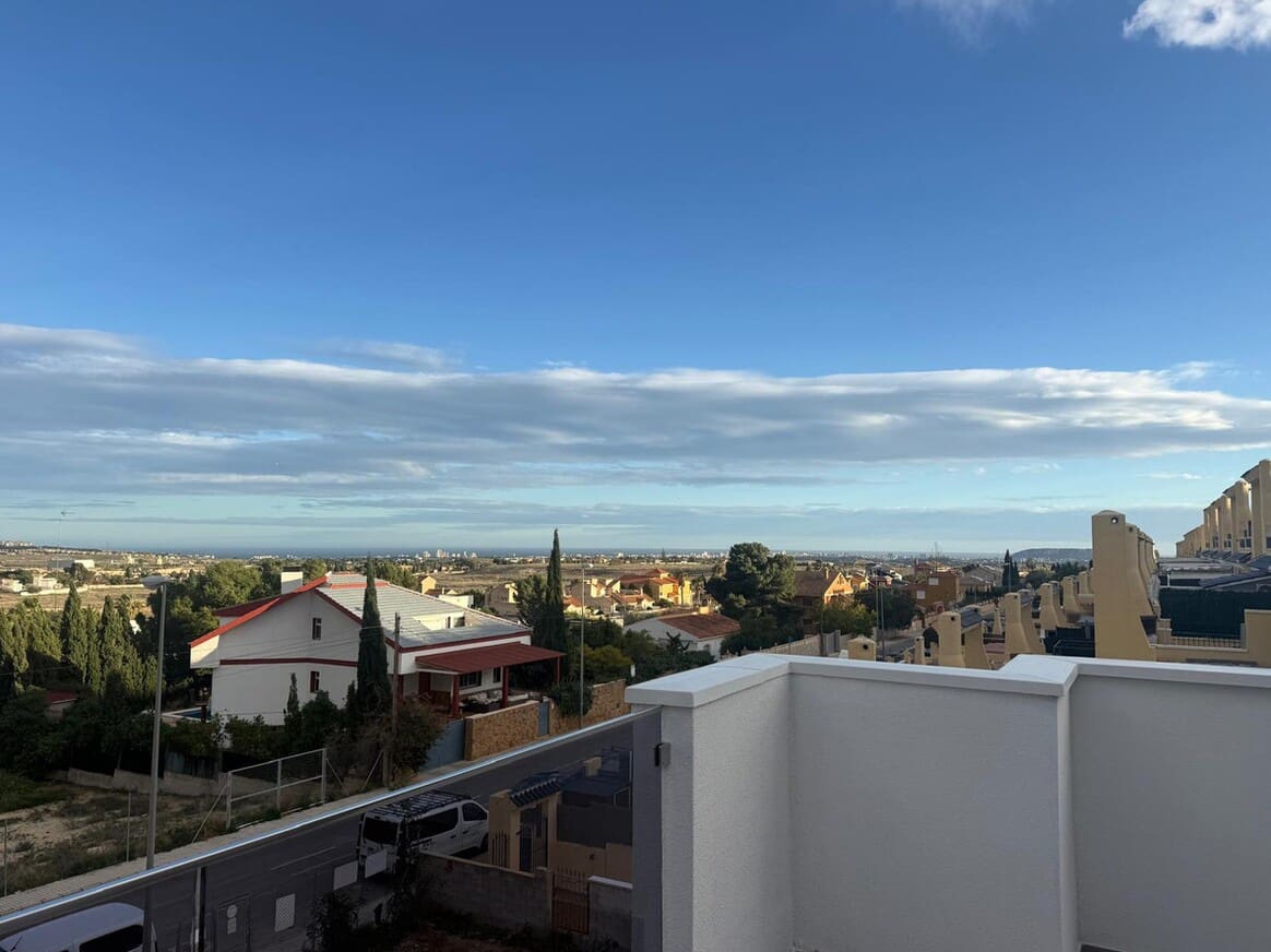 2 soveværelse Lejlighed til salg i Alicante by med swimmingpool garage - € 264.000 (Ref: 10149899)