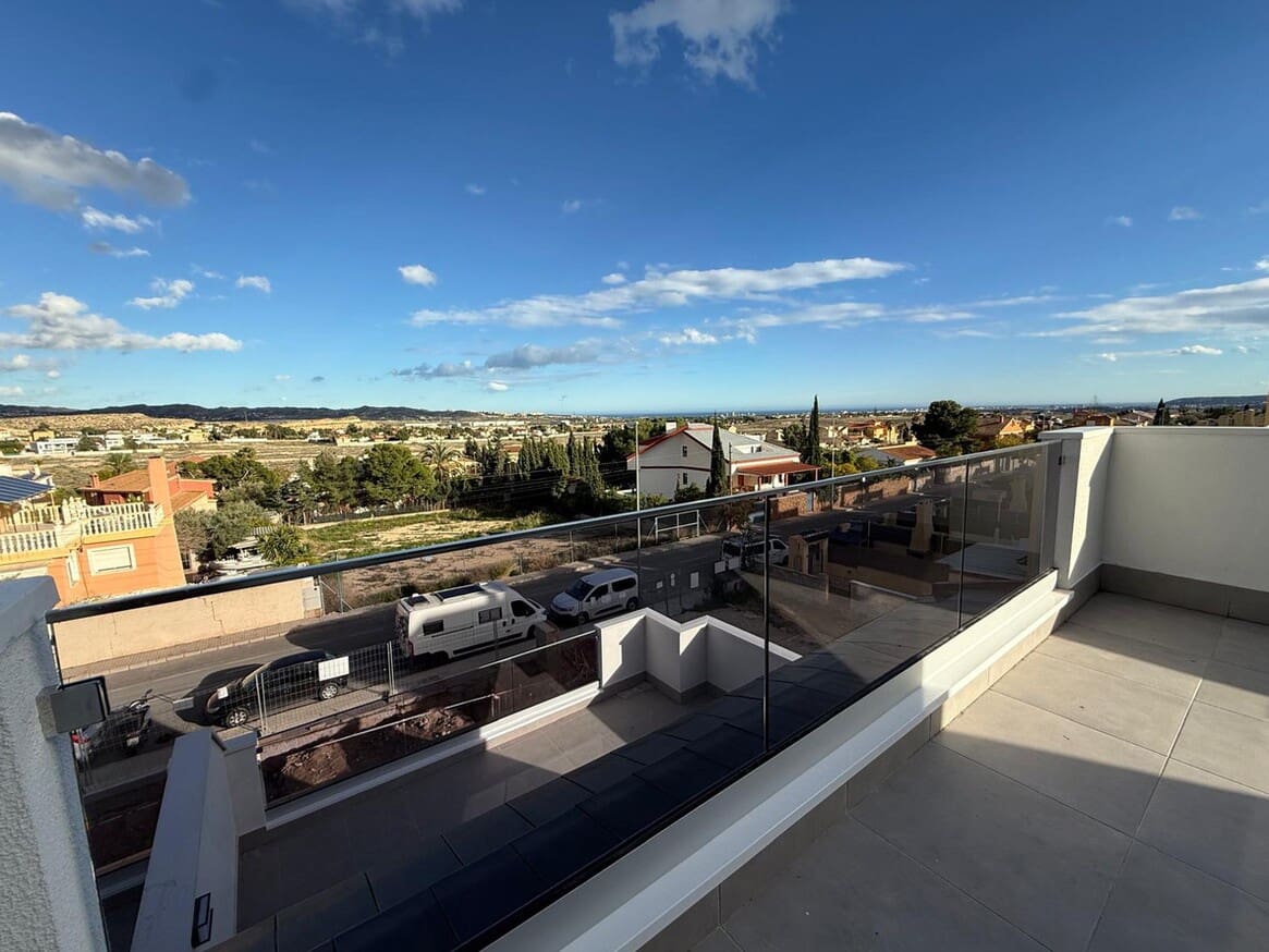 2 soveværelse Lejlighed til salg i Alicante by med swimmingpool garage - € 264.000 (Ref: 10149899)