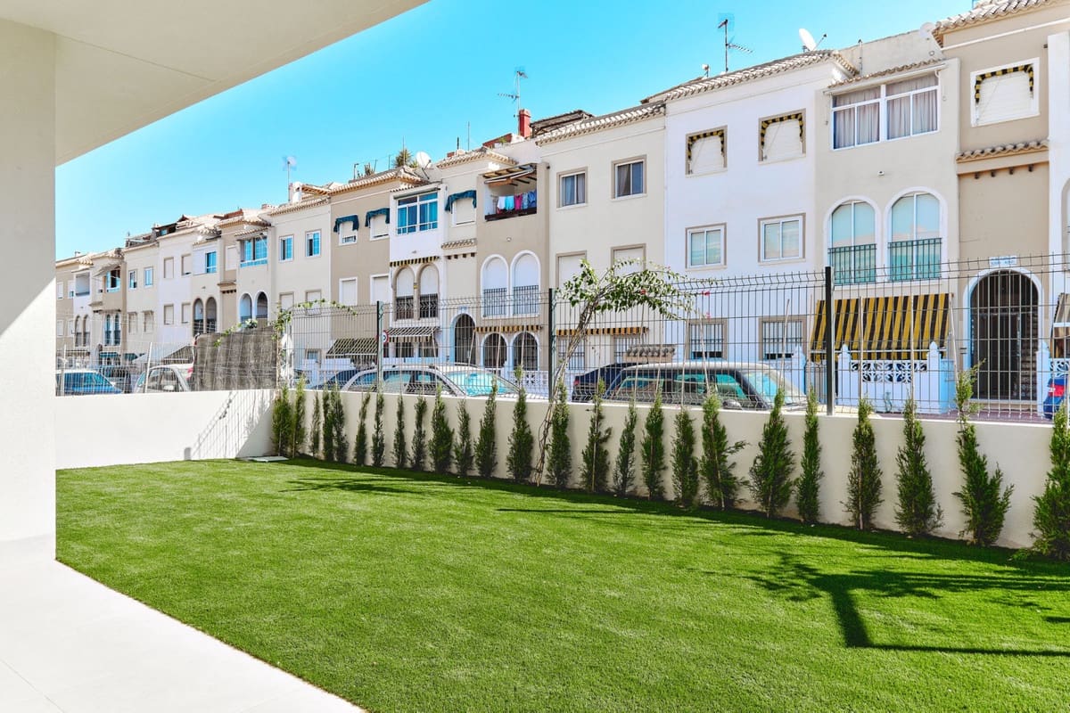 2 Zimmer Apartment zu verkaufen in Torrevieja mit Pool Garage - 380.000 € (Ref: 10150004)
