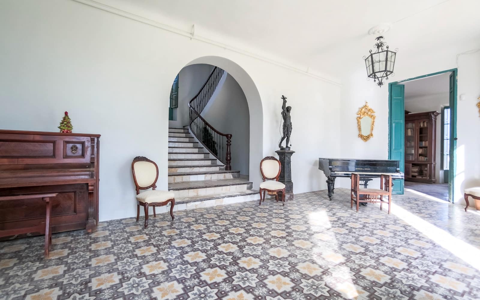 7 slaapkamer Villa te koop in Alicante stad met garage - € 995.000 (Ref: 10150033)