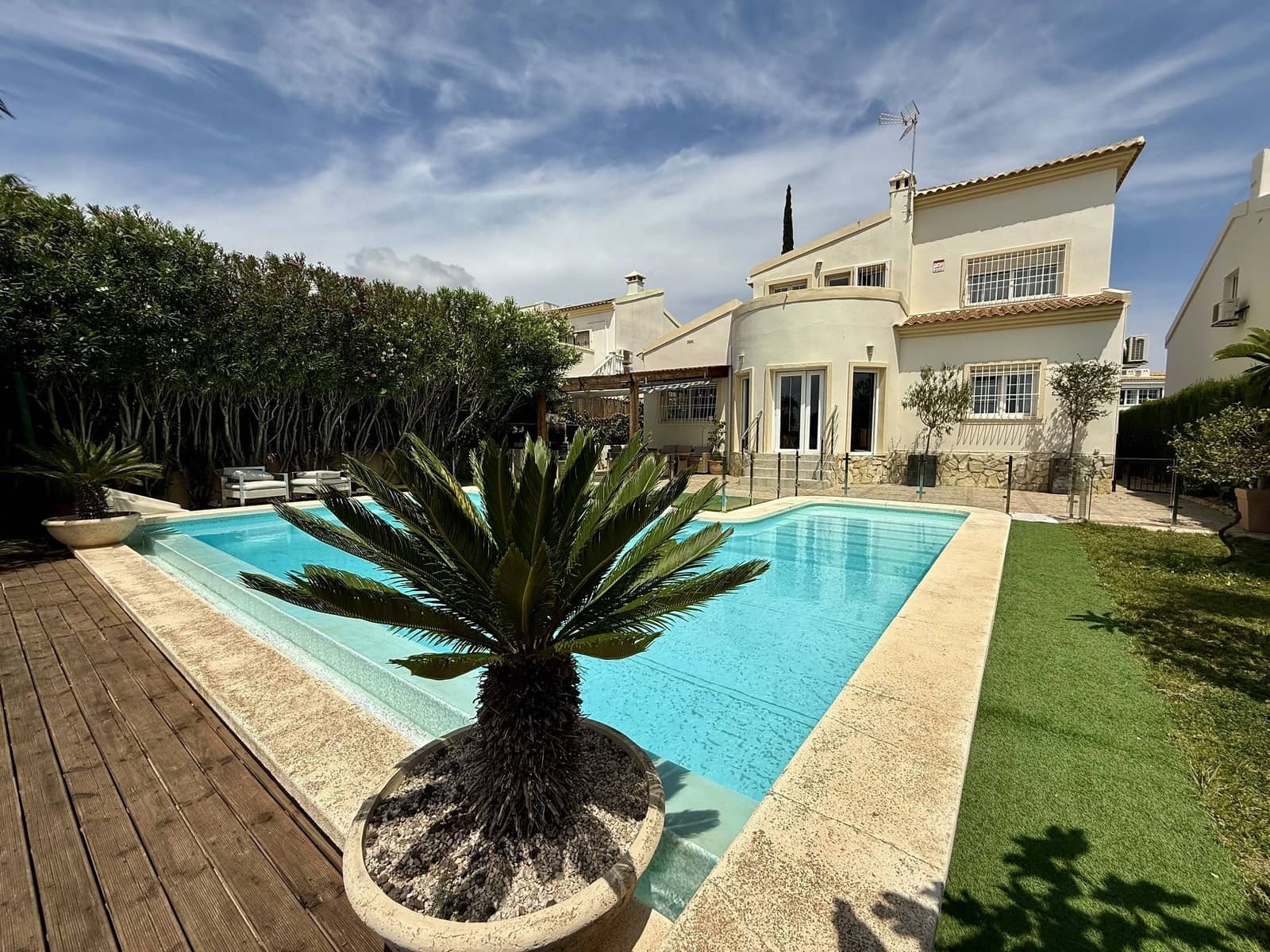 4 sovrum Villa till salu i Orihuela Costa med pool garage - 830 000 € (Ref: 10150079)
