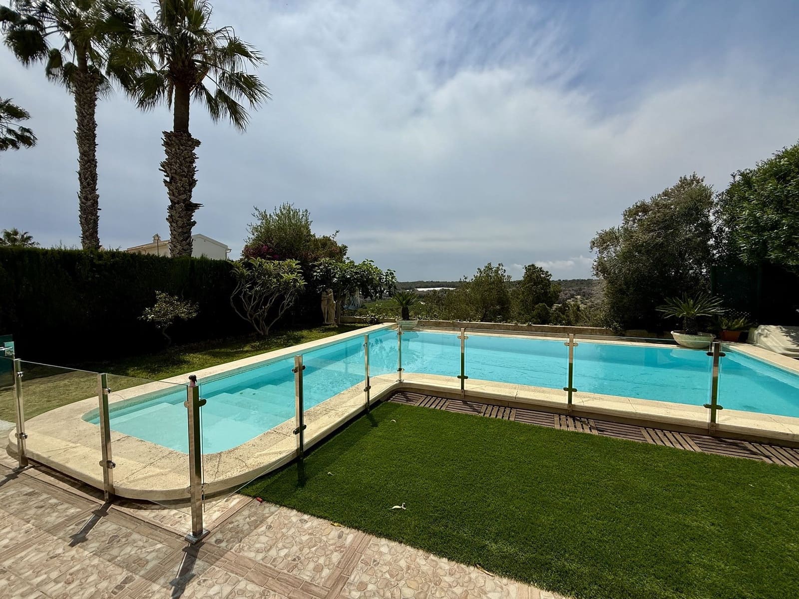 4 sovrum Villa till salu i Orihuela Costa med pool garage - 830 000 € (Ref: 10150079)