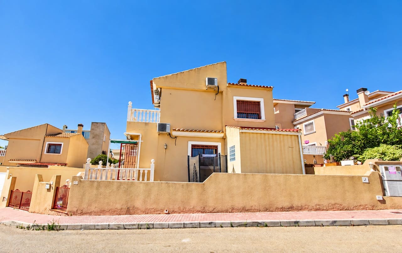 2 sovrum Villa till salu i Villamartin med pool garage - 217 950 € (Ref: 10150315)