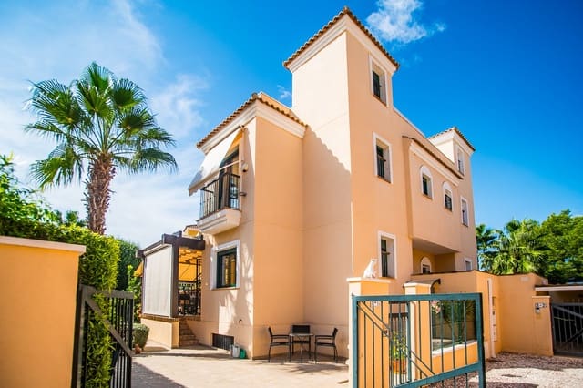 4 chambre Villa/Maison à vendre à Los Balcones - Los Altos, Torrevieja avec piscine garage - 310 000 € (Ref: 10151081)