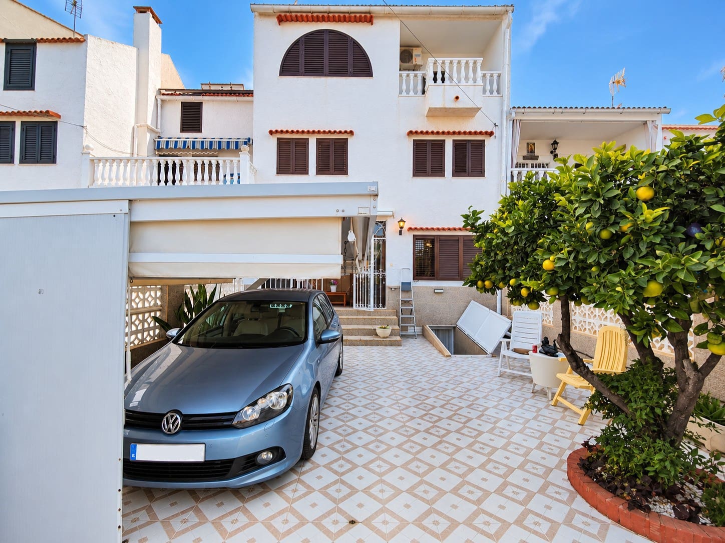 5 soverom Hus til salgs i Torrevieja med svømmebasseng garasje - € 350 000 (Ref: 10153335)