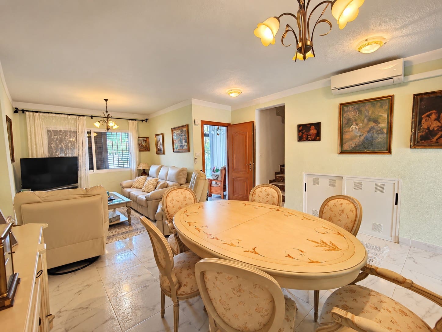 5 soverom Hus til salgs i Torrevieja med svømmebasseng garasje - € 350 000 (Ref: 10153335)