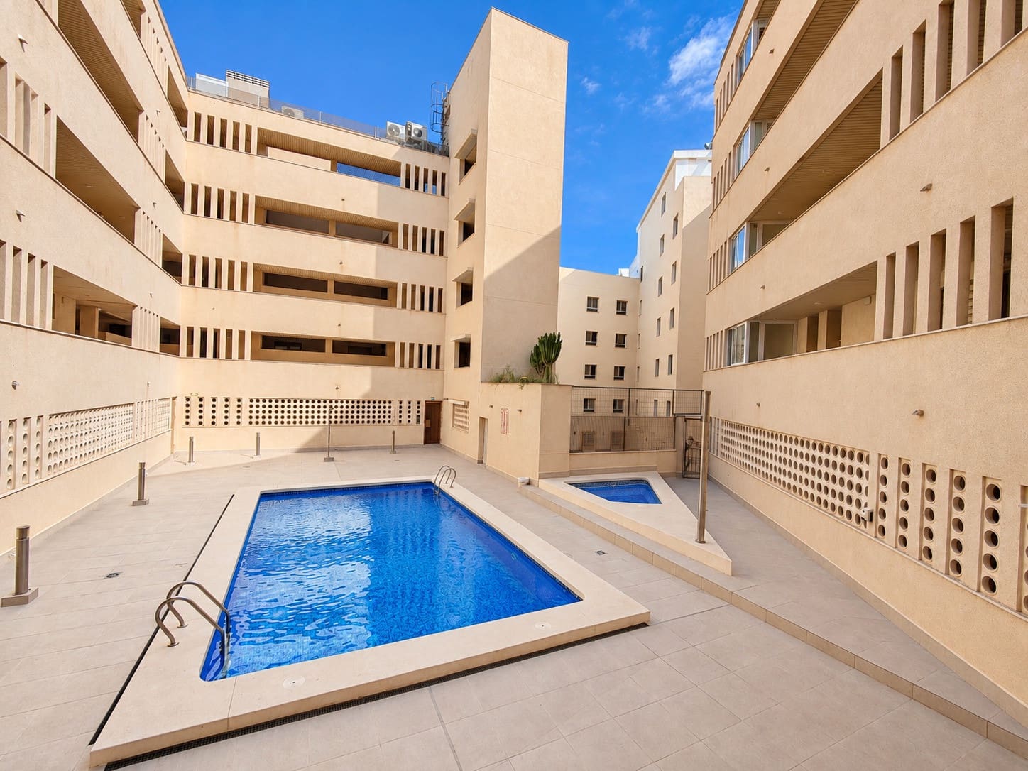 3 slaapkamer Appartement te koop in Torrevieja met zwembad garage - € 459.000 (Ref: 10153336)