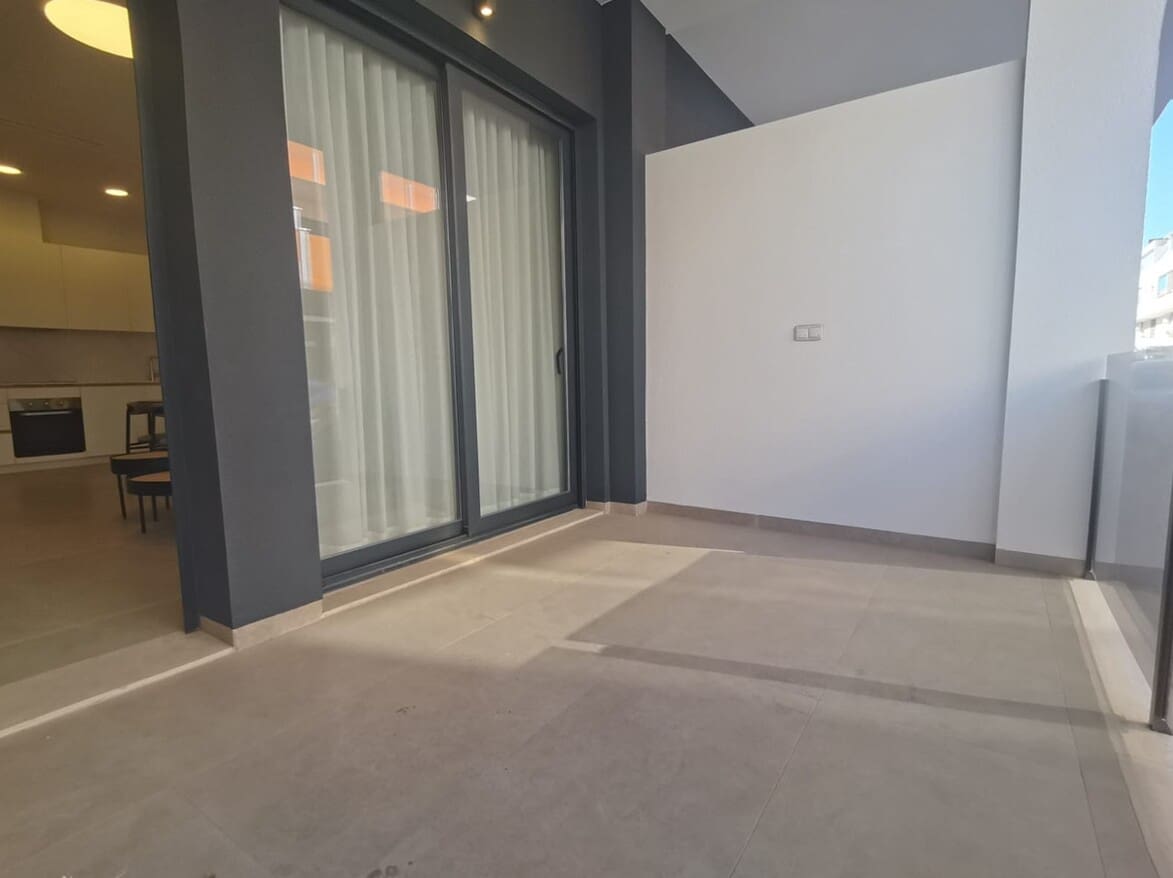 1 sovrum Lägenhet till salu i Torrevieja med pool - 219 000 € (Ref: 10153343)