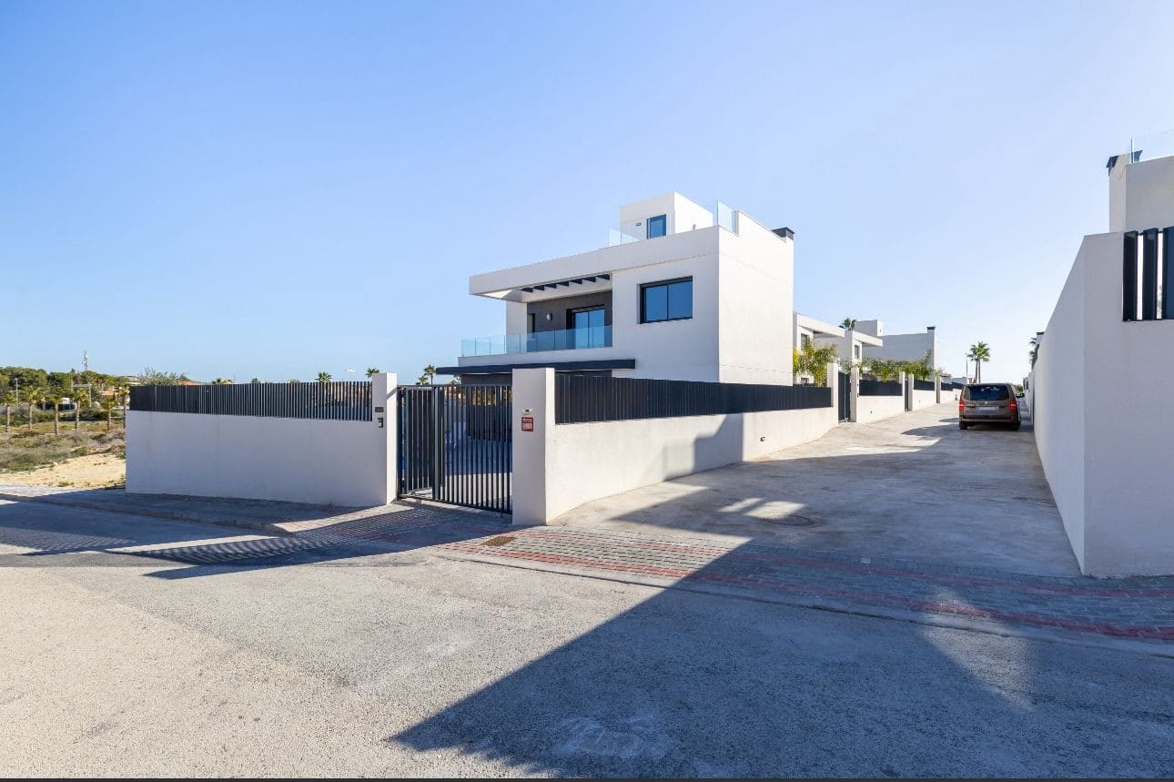 3 slaapkamer Villa te koop in Algorfa met zwembad garage - € 539.000 (Ref: 10155753)