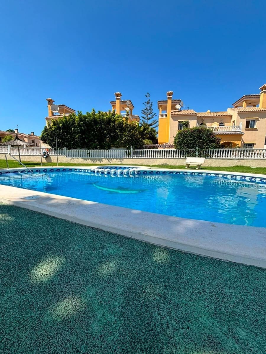 Bungalow de 2 habitaciones en Orihuela Costa en venta con piscina garaje - 215.000 € (Ref: 10156395)