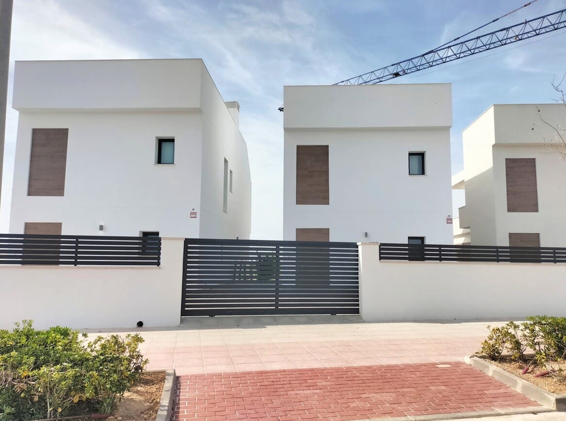 3 soveværelse Villa til salg i Pilar de la Horadada med swimmingpool garage - € 480.000 (Ref: 10156514)
