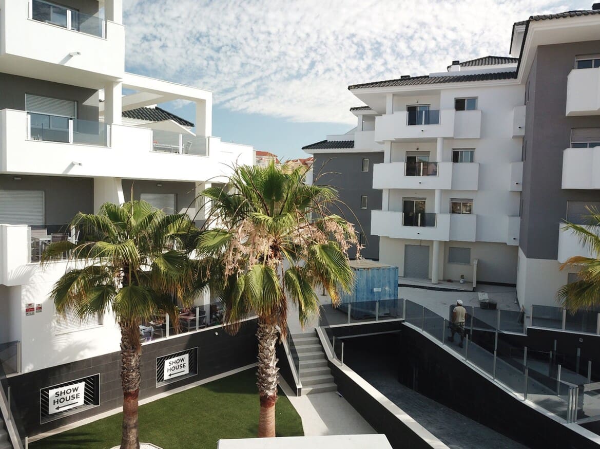 2 sypialnia Apartament na sprzedaż w Orihuela z basenem garażem - 295 000 € (Ref: 10156520)