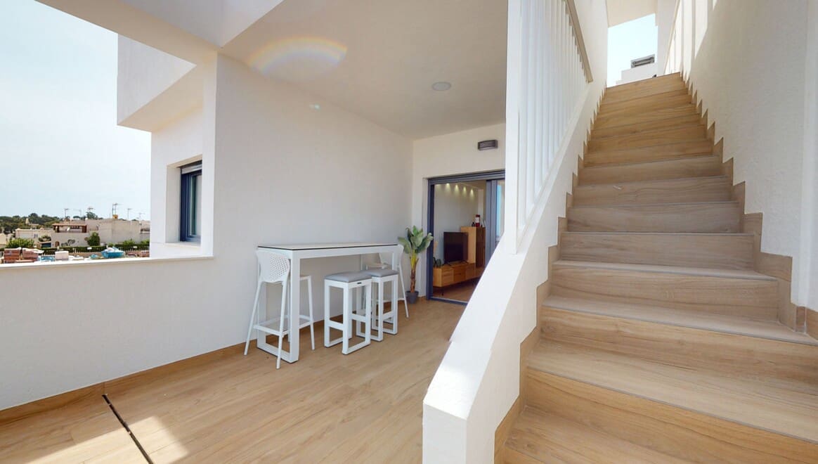 Bungalow de 2 habitaciones en Torrevieja en venta con piscina - 309.900 € (Ref: 10156521)