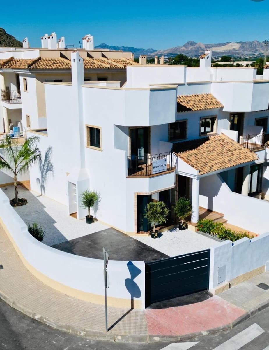 3 slaapkamer Villa te koop in Cox met zwembad garage - € 265.000 (Ref: 10156529)