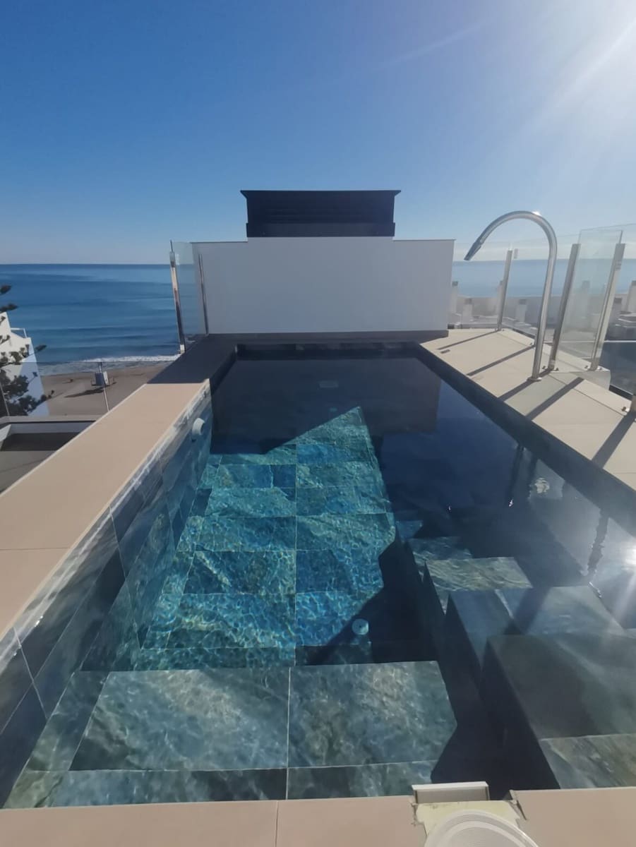 1 soveværelse Lejlighed til salg i Torrevieja med swimmingpool - € 399.000 (Ref: 10156584)